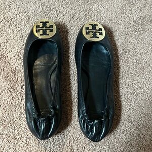 Tory Burch Size 10 black with gold emblem